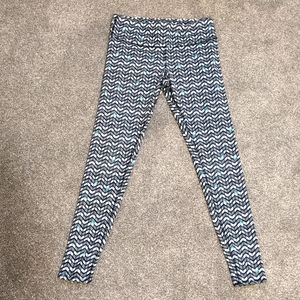 Alo Yoga leggings in black/white/teal pattern